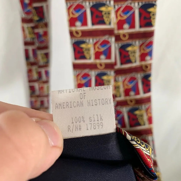 Smithsonian Tie Men's 65" Red Medial Print 100% Silk Doctor Classic - Picture 5 of 6